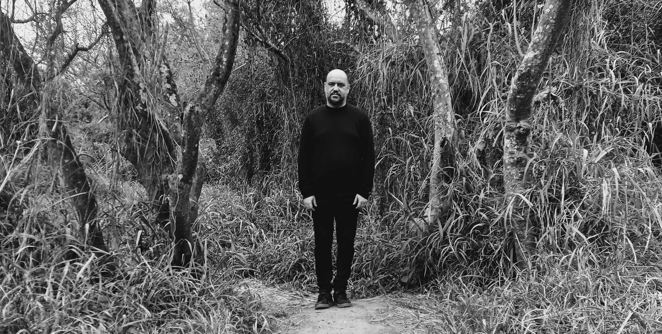 "Cómo sacar a un murciélago", el primer libro de cuentos de Luciano Redigonda