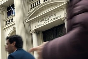 El Banco Central lanza consulta pública para modificar la metodología de cálculo del dólar mayorista.