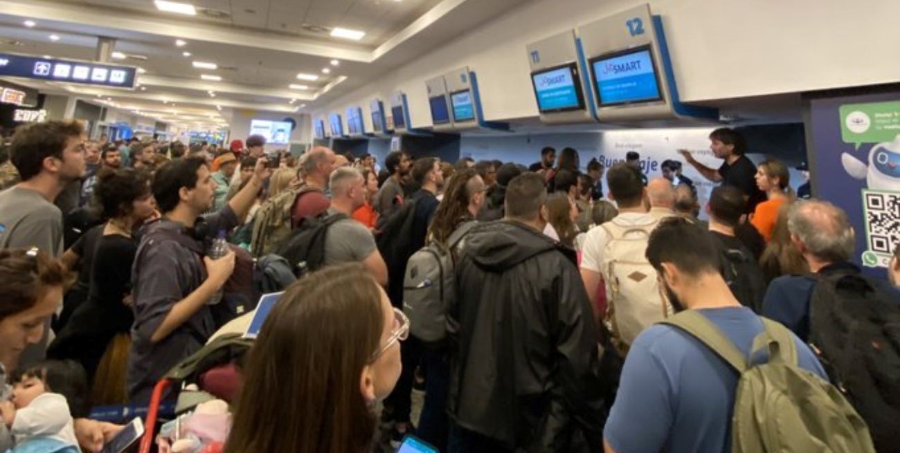 Conflicto laboral: caos en Aeroparque por paro de maleteros de JetSmart