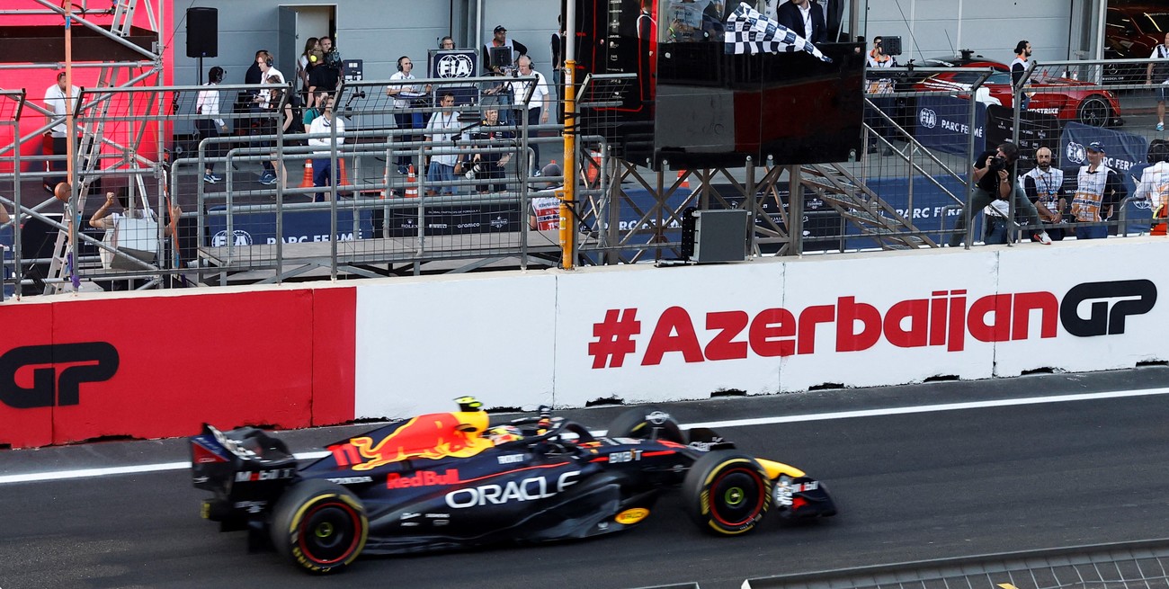 "Checo" Pérez se quedó con el primer sprint del año en la Fórmula 1