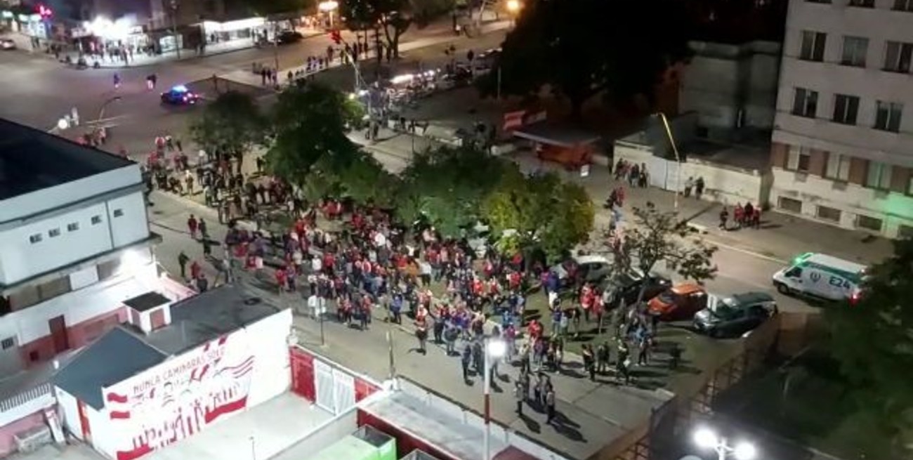 "Que se vayan todos": la reacción de los hinchas de Unión tras la suspensión del partido ante Lanús