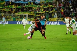 Defensa fue más de principio a fin y justificó sin atenuantes un triunfo que fue más amplio en cancha que en el resultado. Crédito: Agustín Guzmán