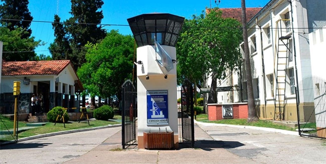 Paraná: dos militares heridos al caerse una pantalla gigante