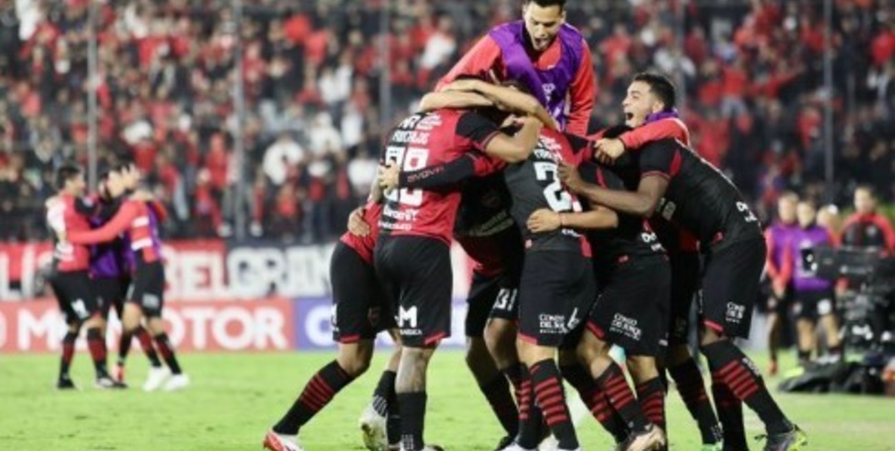Newell's venció a Santos y se acerca a la clasificación