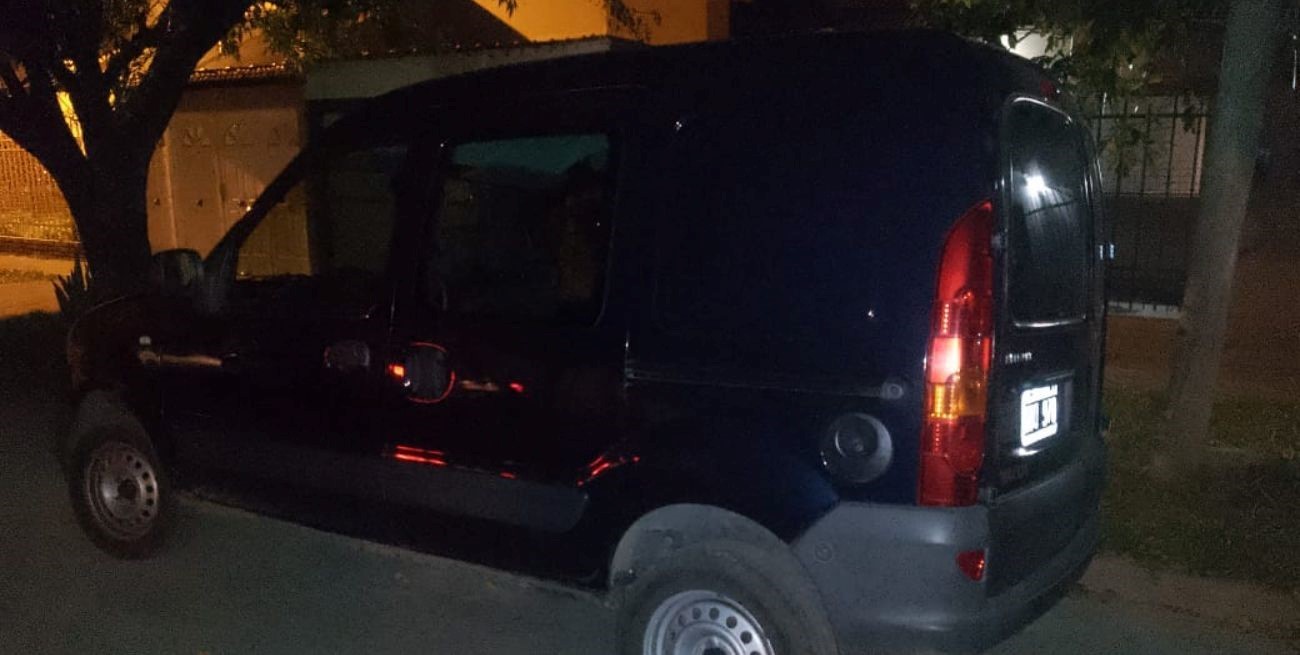 Una camioneta robada en Santo Tomé fue hallada en barrio Centenario