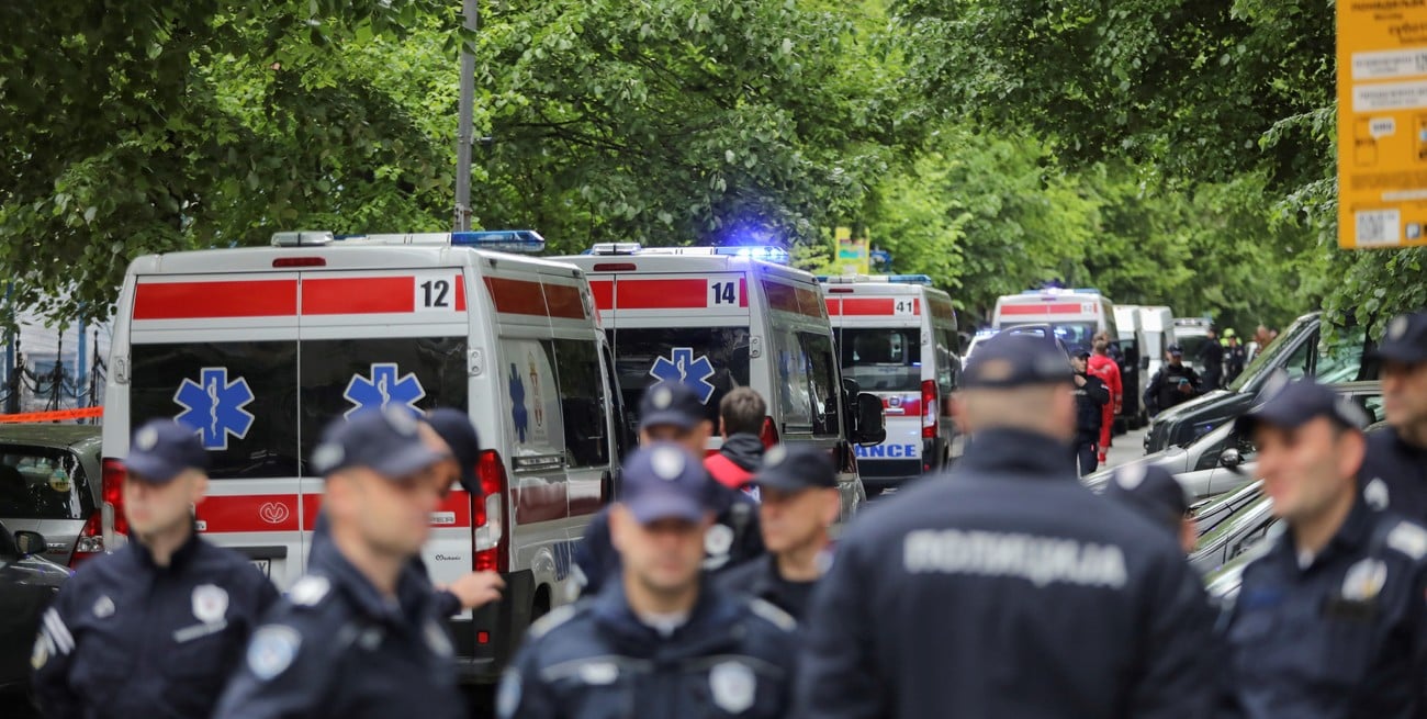 Terror en Serbia por el asesinato de ocho alumnos y un guardia en una escuela