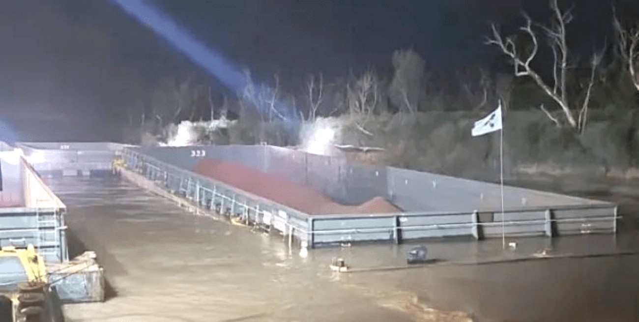 Se hundieron tres barcazas sobre el río Paraná pero aclaran que no hay peligro para la navegación