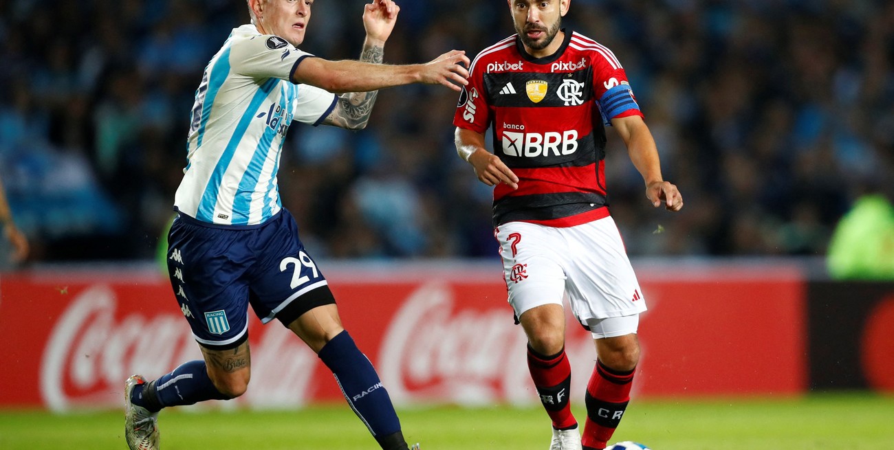 Racing empató con Flamengo y sigue líder del Grupo A