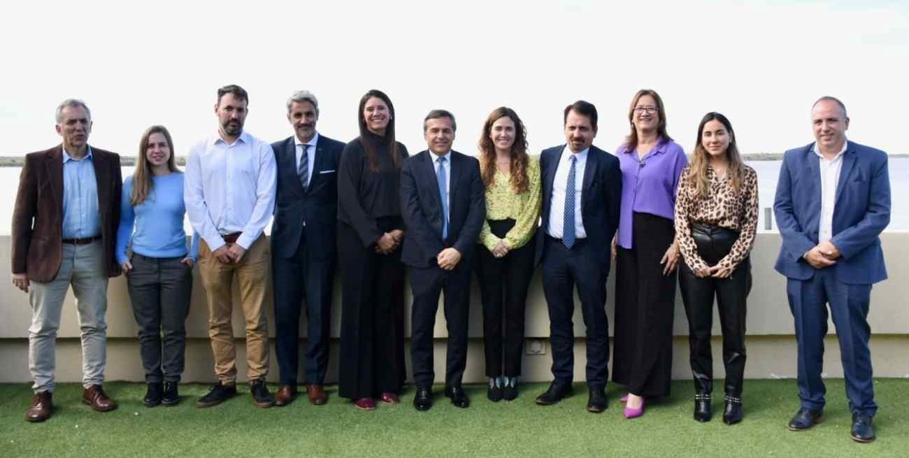 Giuliano asistió a la asunción del presidente del Ente Nacional de Control y Gestión de la Vía Navegable