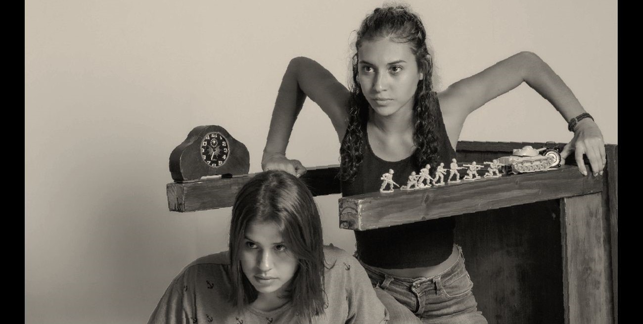 Danza teatro que reflexiona sobre el tiempo y el encierro