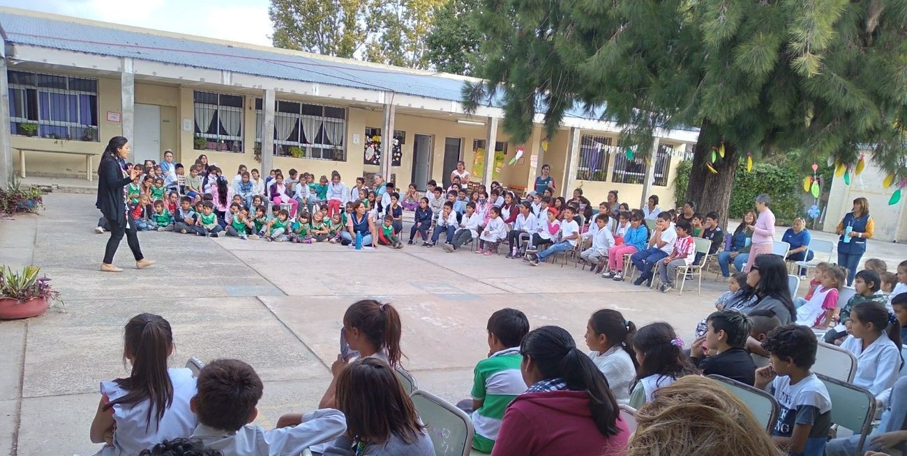 La magia de las palabras se junta en un "Abrazo de Agua"
