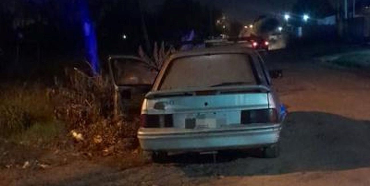 Robó un auto, atropelló a dos adolescentes y se dio a la fuga
