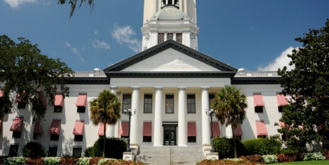 El gobernador de Florida busca "detener la influencia" de China con un paquete de leyes