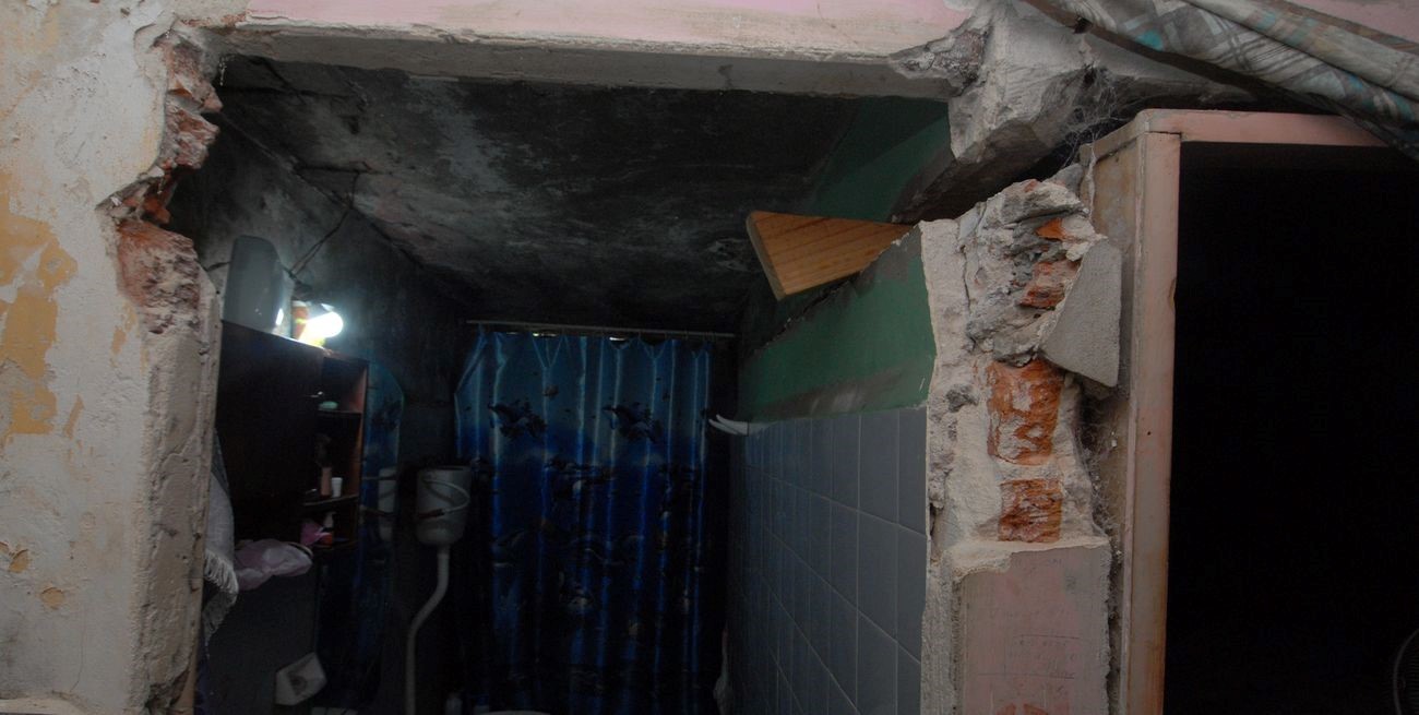 Vecinos de Las Flores I están en alerta por el peligro de derrumbe de los monoblocks