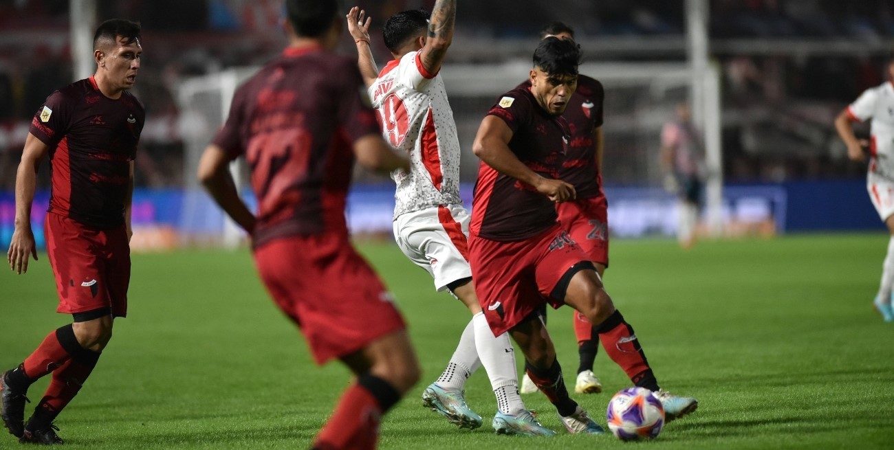 Colón cayó por 1 a 0 ante Instituto sobre el final del partido
