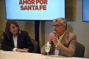 Hay una fórmula socialista a gobernadora y vicegobernador en Unidos para Cambiar Santa Fe, con Mónica Fein y Eugenio Fernández. Pero para diputados provinciales habrá dos nóminas: una con la diputada provincial Clara García en primer lugar, en el mismo espacio, y otra que postulará al ex gobernador Antonio Bonfatti. Crédito: Pablo Aguirre