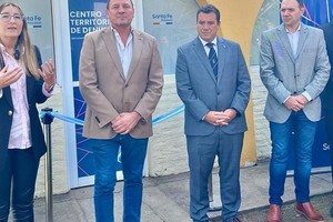 El intendente de San Lorenzo, Leonardo Raimundo, detalló que "el CTD se encuentra en el centro de la ciudad, lo que permite un fácil acceso a la ciudadanía y además va a ser atendido por profesionales del derecho, abogados solamente”.