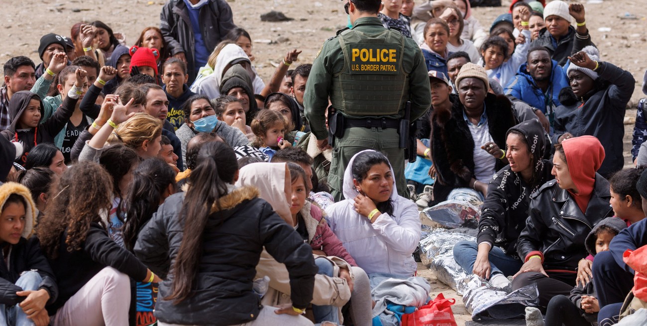 Cayó a la mitad la cantidad de migrantes que ingresan a Estados Unidos