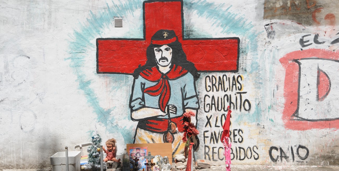 Narco rafaelina escondía un revólver dentro de un altar del "Gauchito Gil"