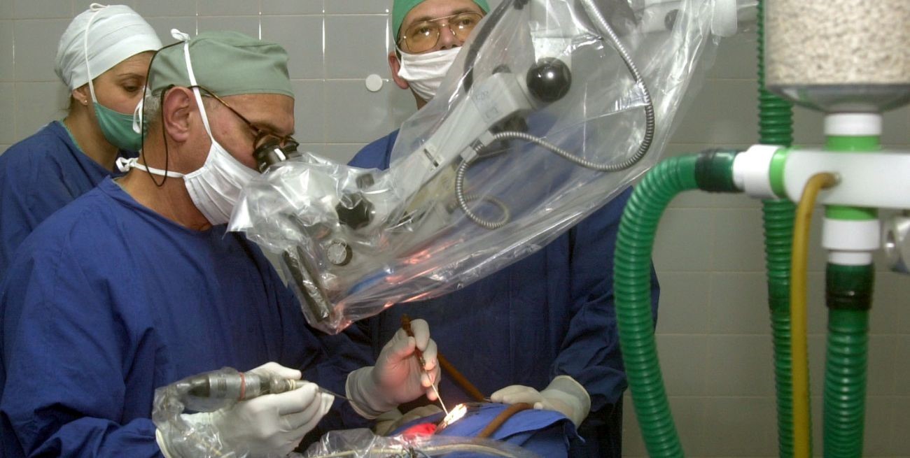 Implantaron con éxito las primeras córneas artificiales en personas que habían perdido la visión