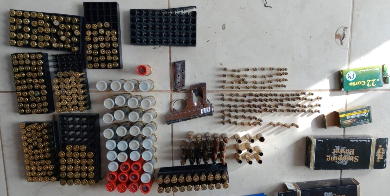 Una mujer en la mira de un hombre violento, narco y poseedor de armas ilegales