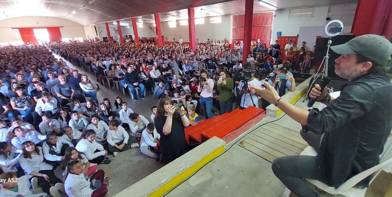 Gastón Pauls disertó en El Trébol ante más de 1600 personas