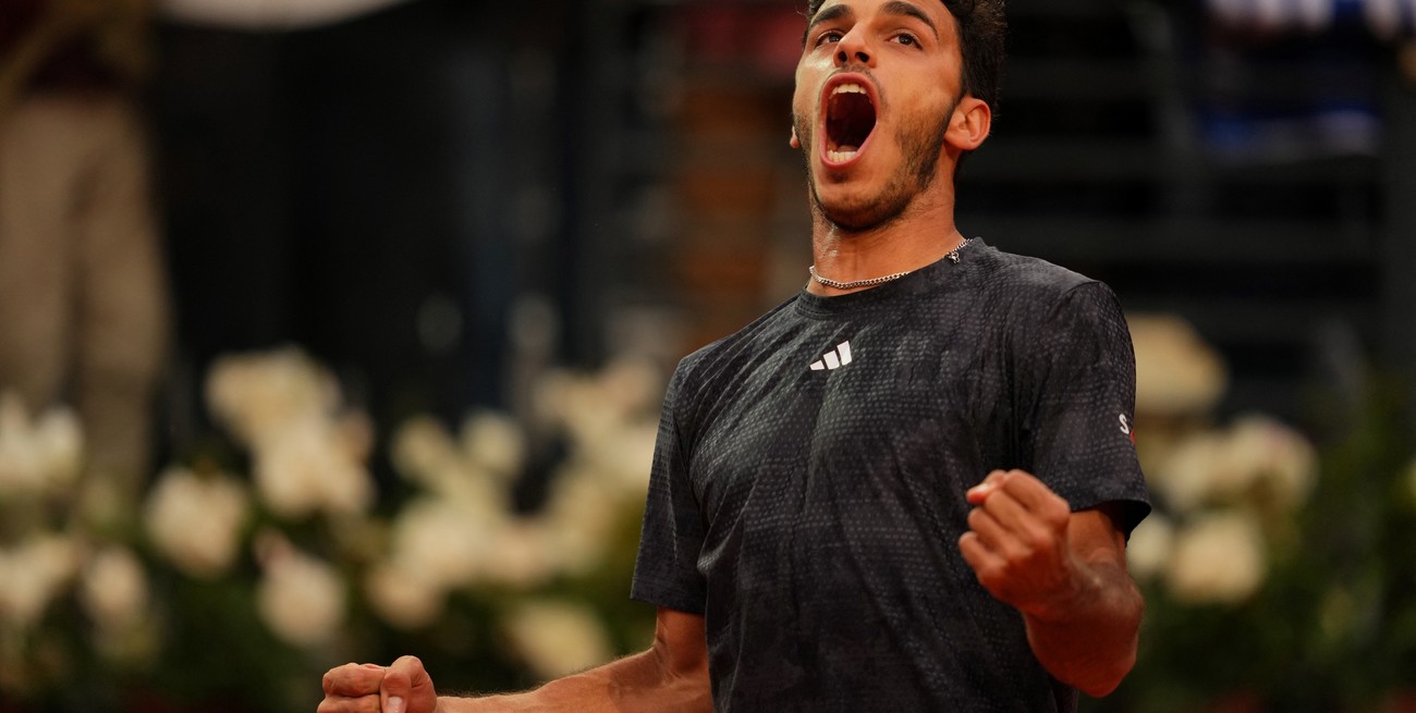 Batacazo en Roma: Cerúndolo derrotó a Sinner y avanzó a los cuartos de final