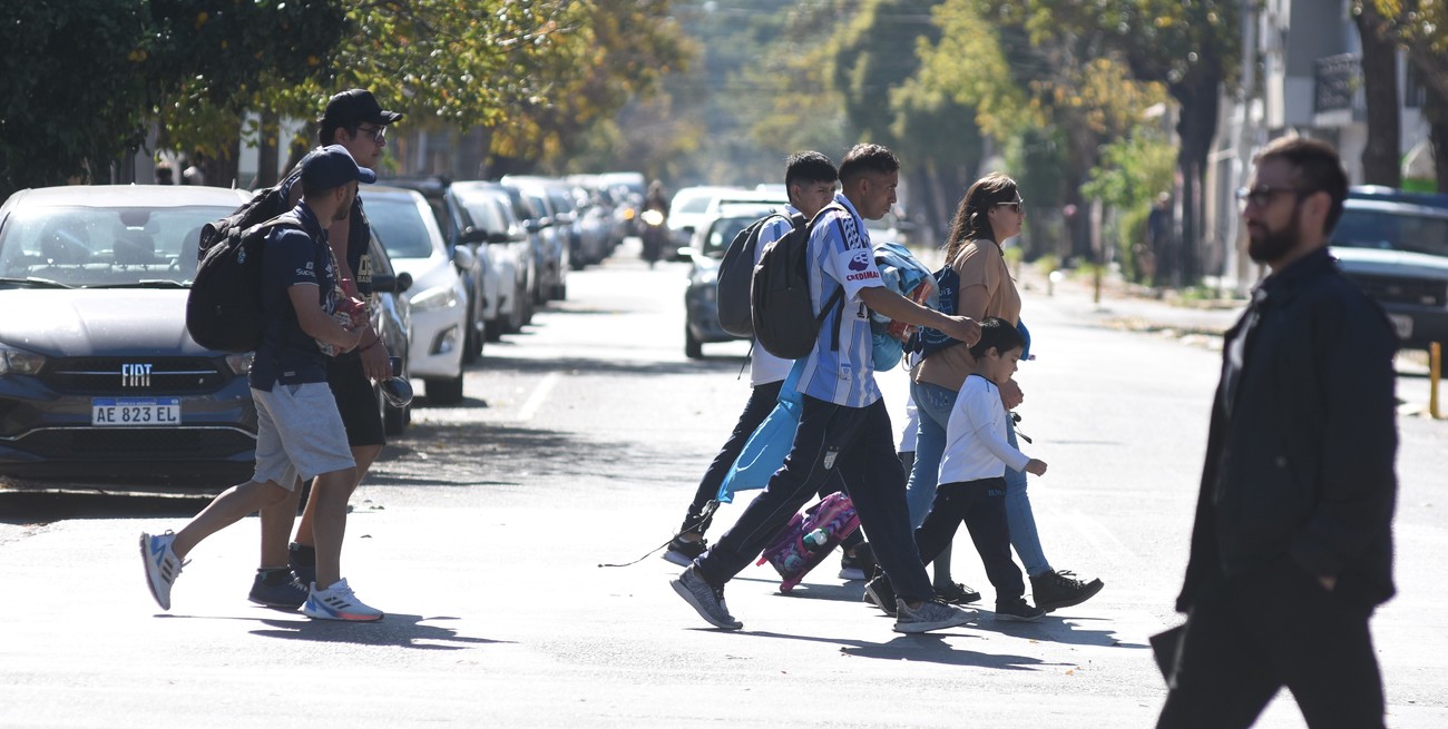Caos vehicular y demoras, la difícil rutina para llegar a dos escuelas del sur de la ciudad de Santa Fe