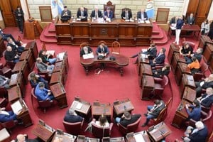 La Sesión Conjunta resolvió adoptar un camino intermedio entre la destitución y el archivo del expediente en su contra.