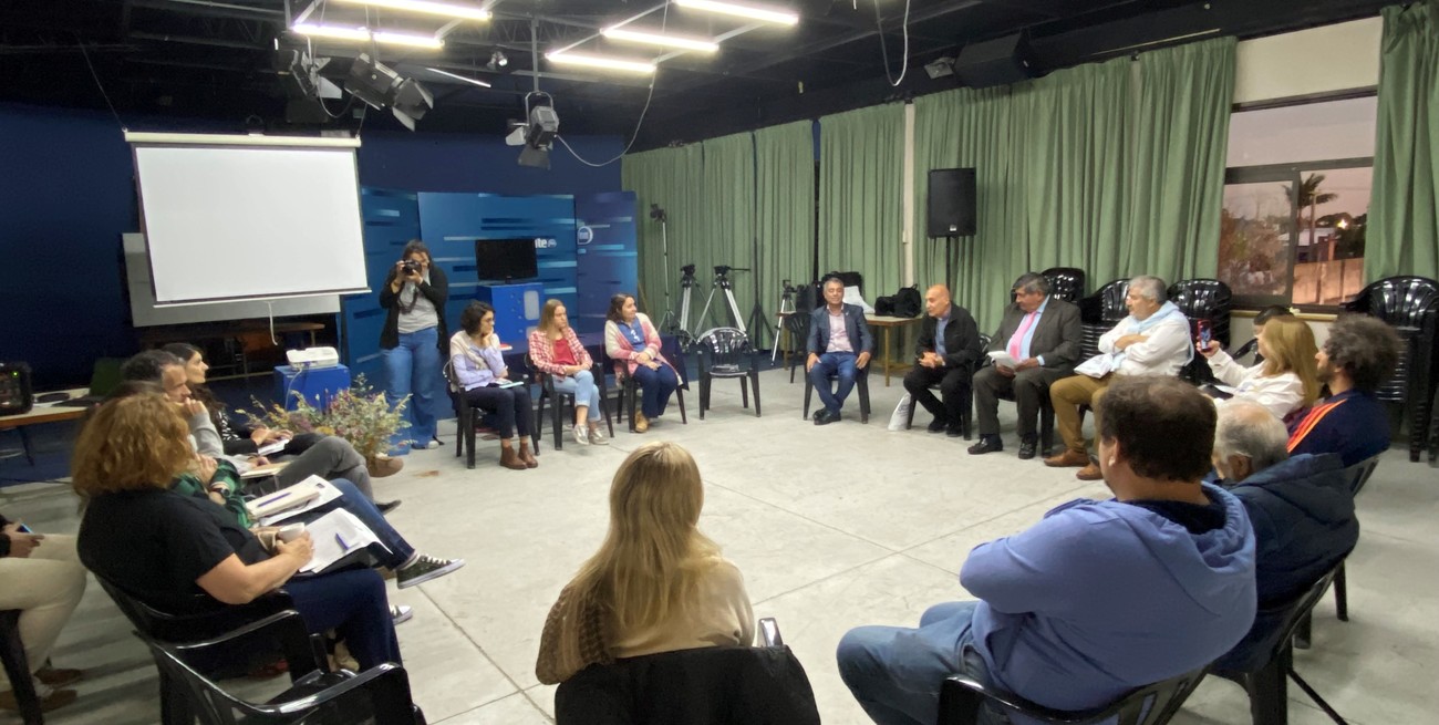 Encuentro de la prensa con el arzobispo Fenoy