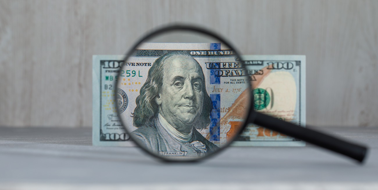 El dólar, en la mira: más cepo, caída de reservas, aumento del blue y baja liquidación de soja