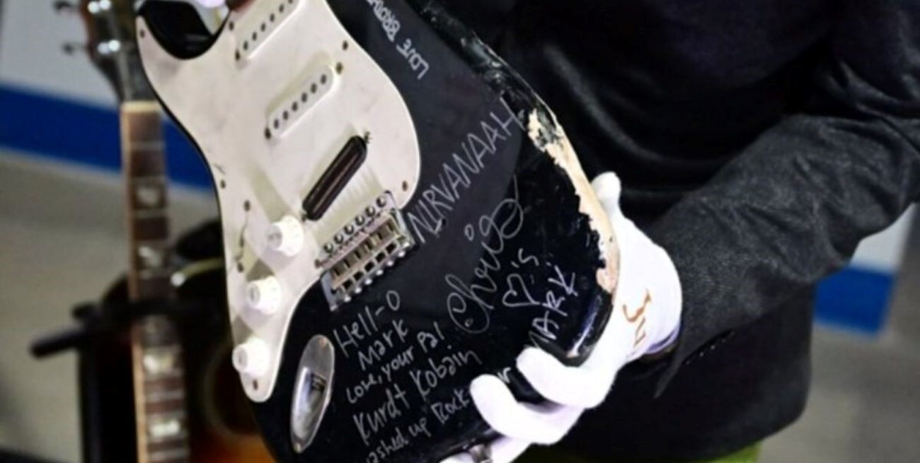 Una guitarra destrozada de Kurt Cobain se vendió por casi 600 mil dólares