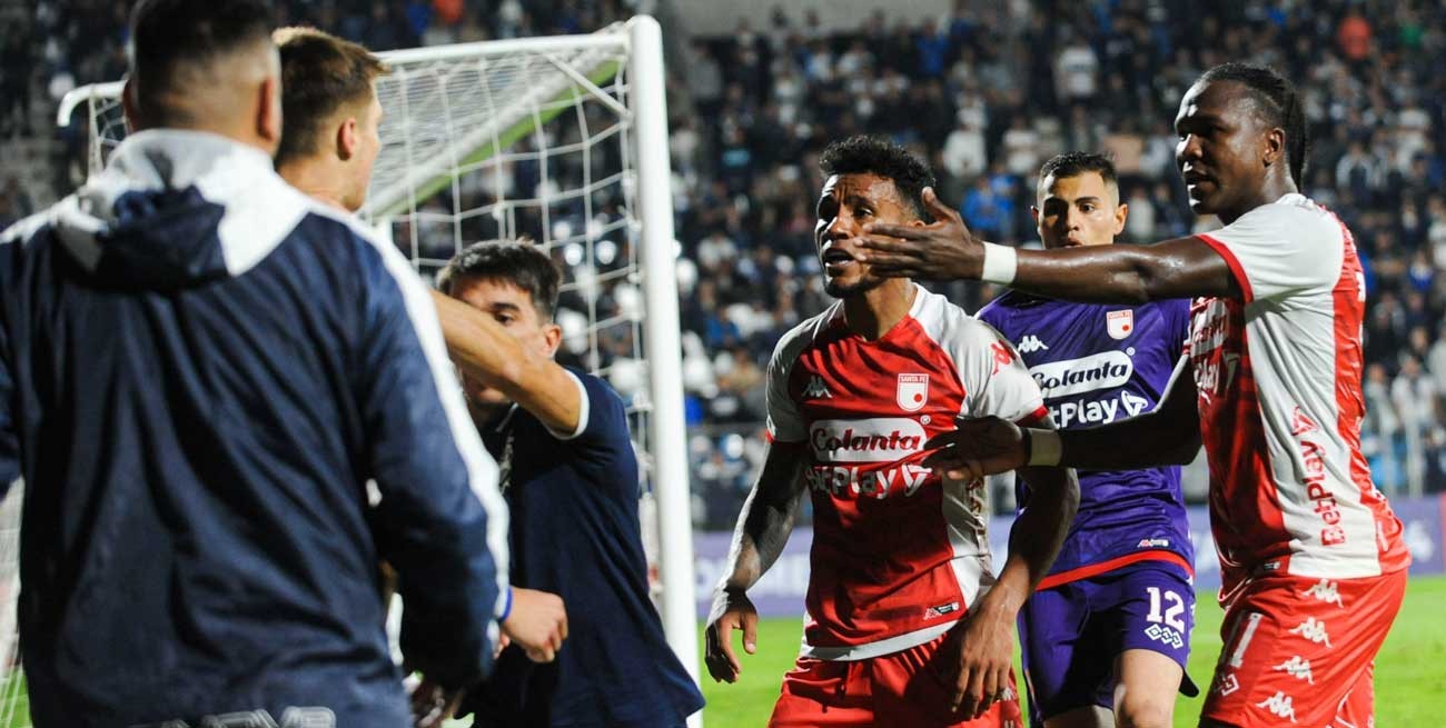 Jugador colombiano denunció racismo en La Plata y se mostró muy angustiado