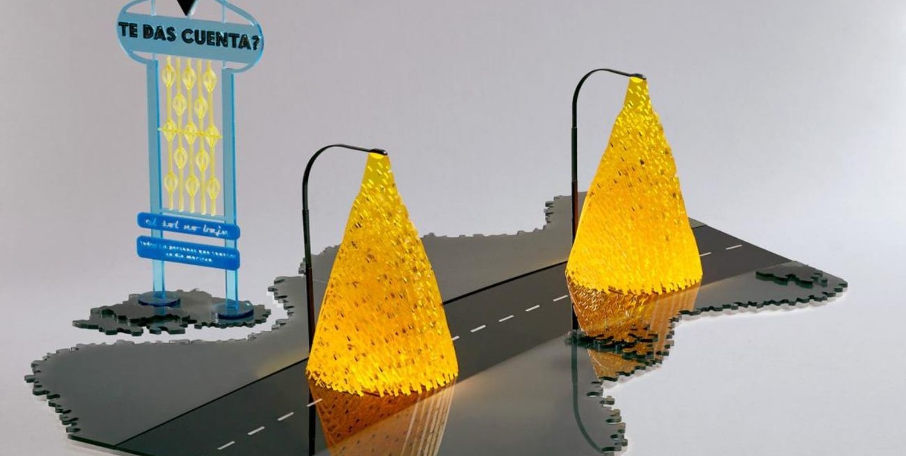 El fin del mundo y otras cuestiones en una muestra hecha con retazos de acrílico
