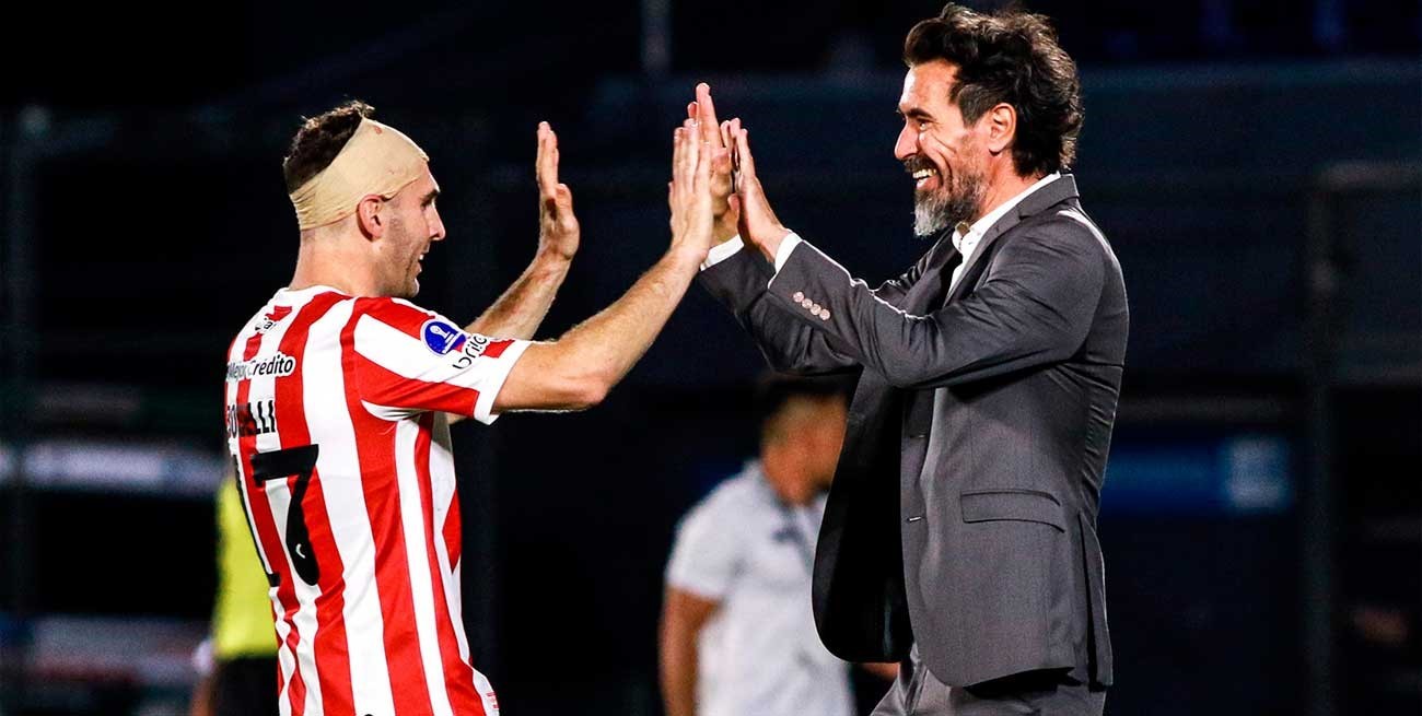 Estudiantes aplastó a Tacuary en Asunción