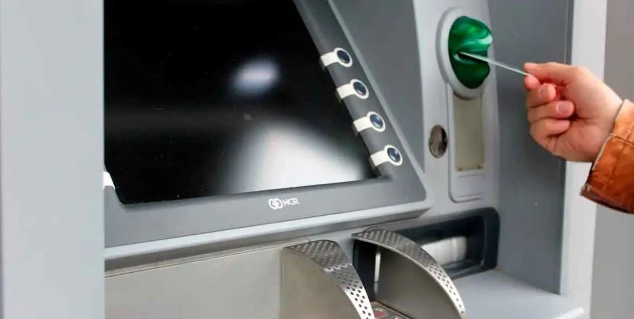 Policía condenado por sustraer y usar la tarjeta de débito de un joven discapacitado