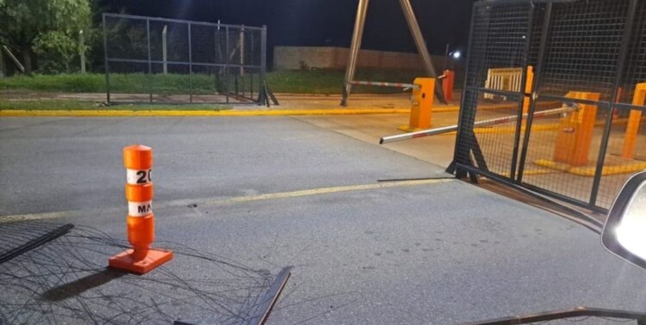 Video: robó en un country y se fugó en auto rompiendo la reja del predio