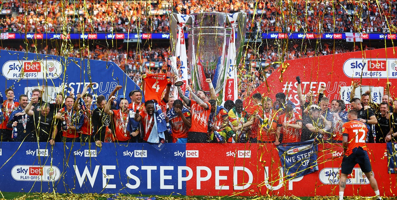 Luton Town y su hazaña en el fútbol inglés: en 2018 estaban en cuarta y ahora jugarán Premier League