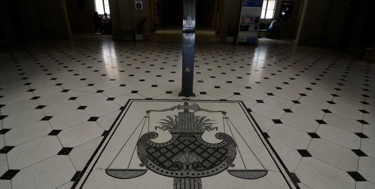 Condenaron a 13 años de prisión a un hombre que abusó de la hija de su pareja en Santa Fe y en Sauce Viejo