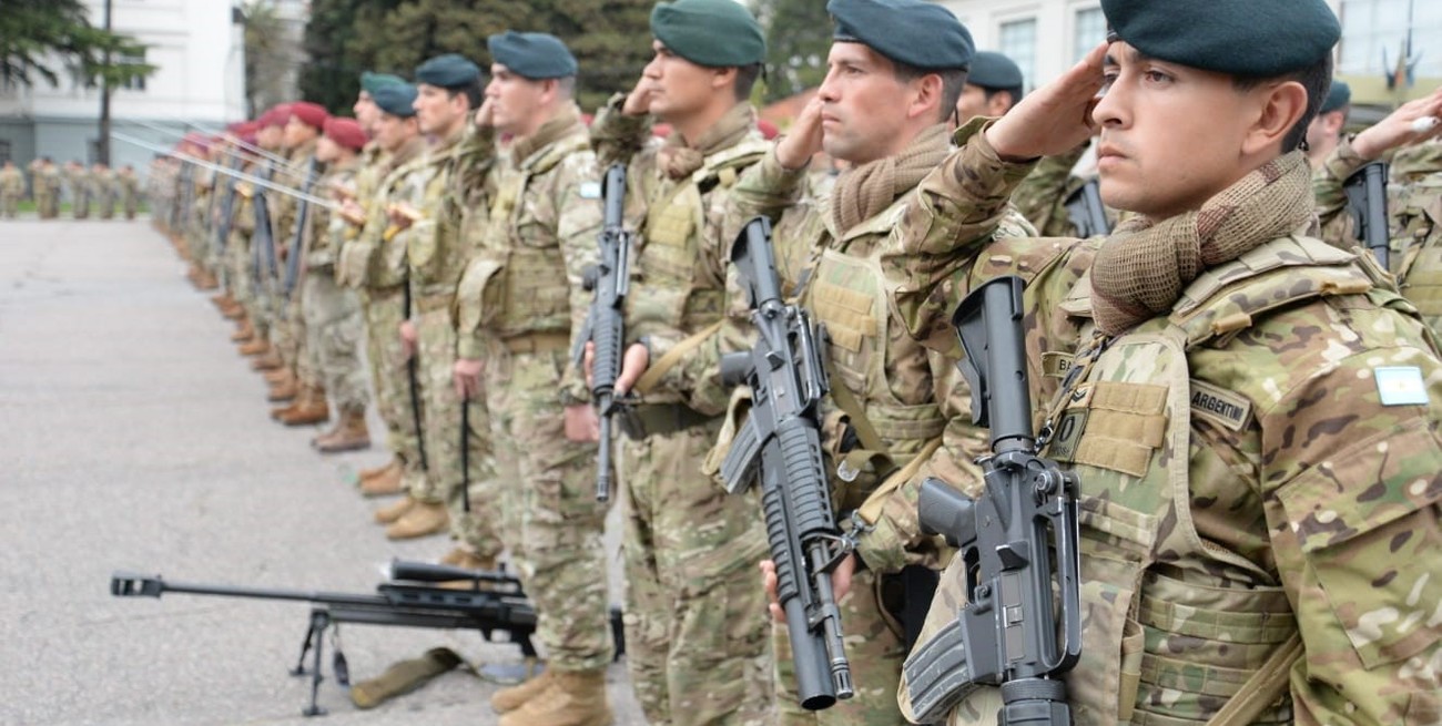 Pese a un nuevo "fortalecimiento", no varía la brecha salarial entre los militares y las Fuerzas de Seguridad