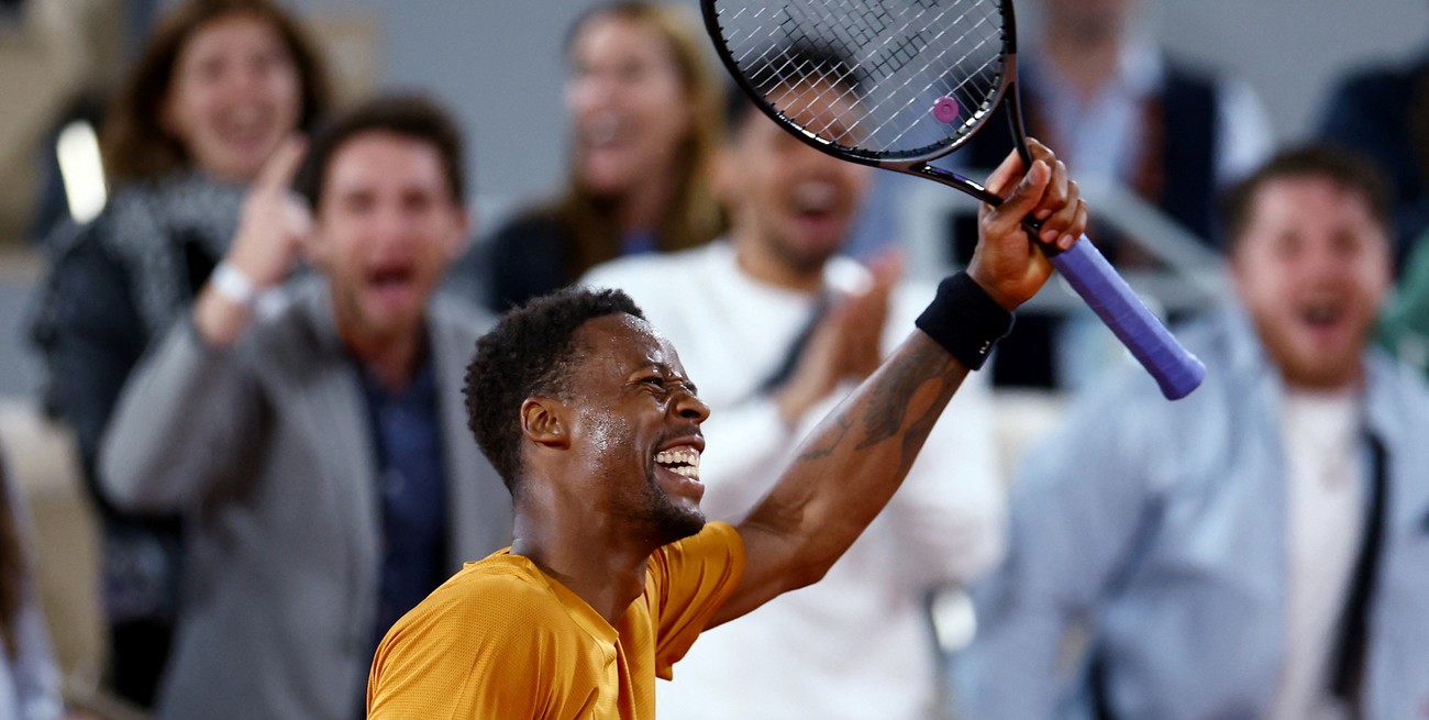 Báez no lo pudo cerrar y perdió un partido épico ante Monfils en Roland Garros