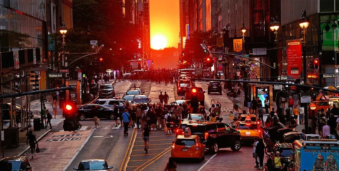 Qué es el "Manhattanhenge", un fenómeno que combina la naturaleza con los increíbles edificios de Nueva York