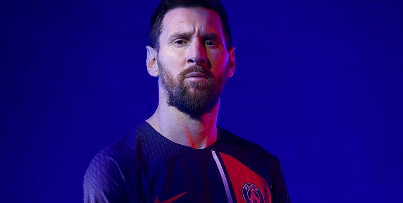 Se agiganta el misterio: ahora Messi posó con la nueva camiseta del PSG para la próxima temporada