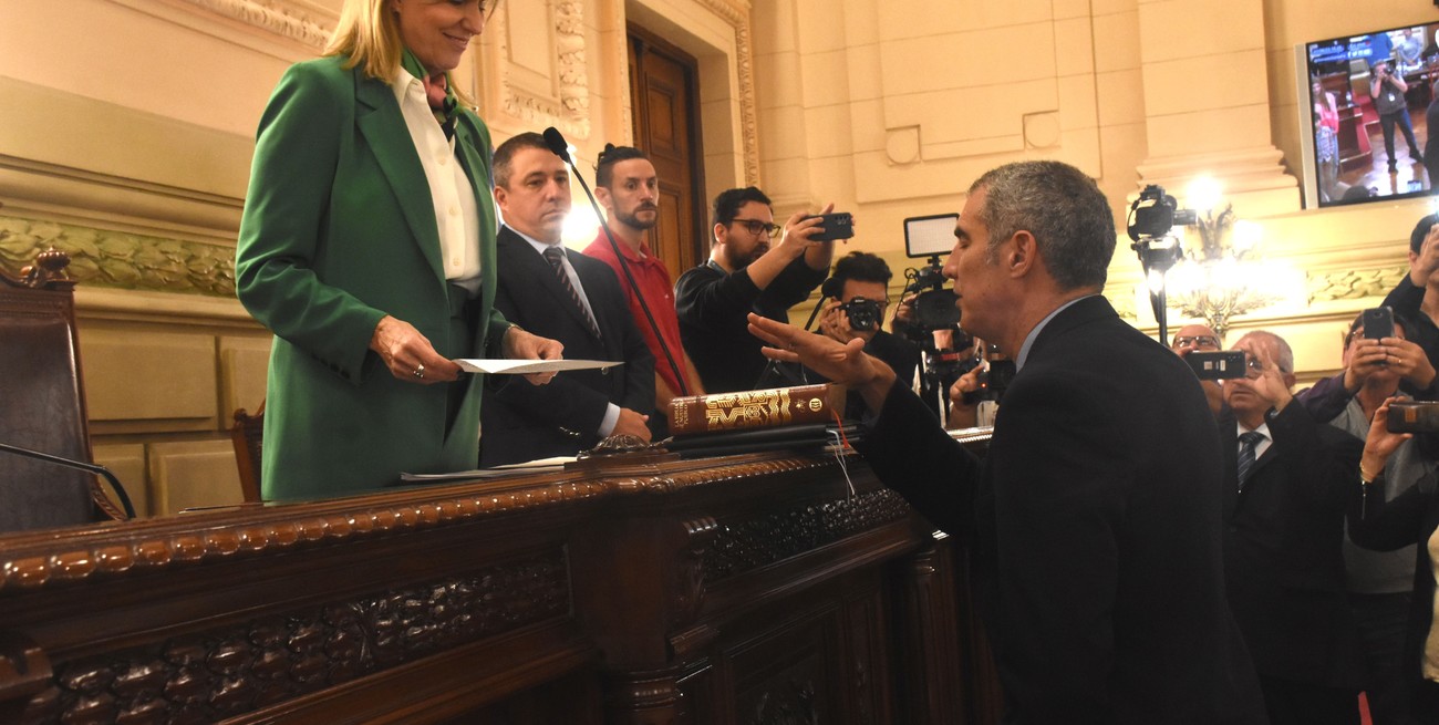 Carlos Kaufmann juró para la banca de senador que ocupaba su padre