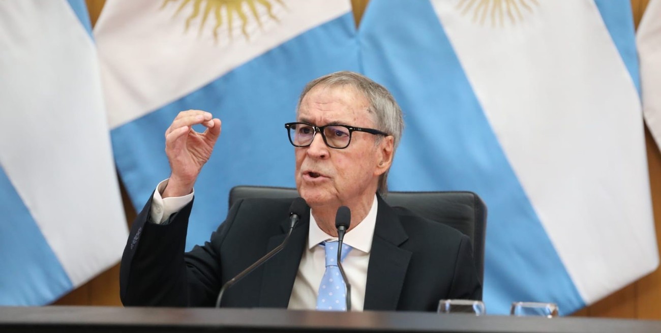 Córdoba presentará un amparo contra la norma que impide comprar dólares para pagar deudas