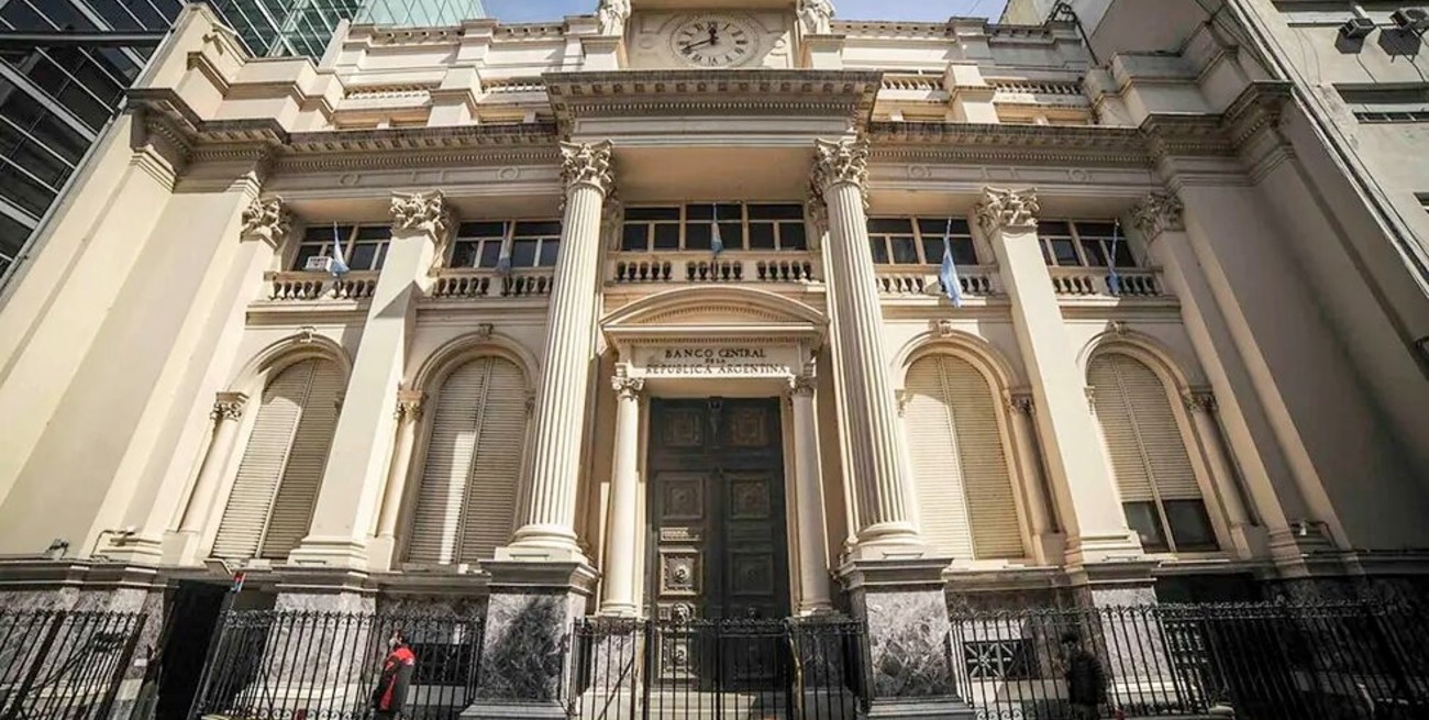 La Argentina incierta ante una suba en los vencimientos de deuda en dólares y pesos