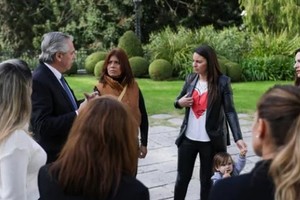 El programa Acompañar está dirigido a mujeres y LGBTI+ en situación de violencia de género de todo el país con el objetivo principal de fortalecer su independencia económica. 