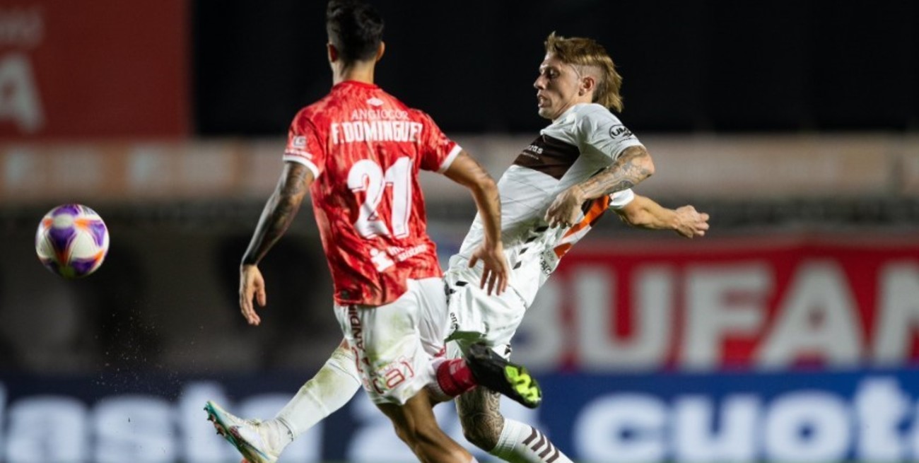Argentinos le ganó el clásico a Platense en el minuto final