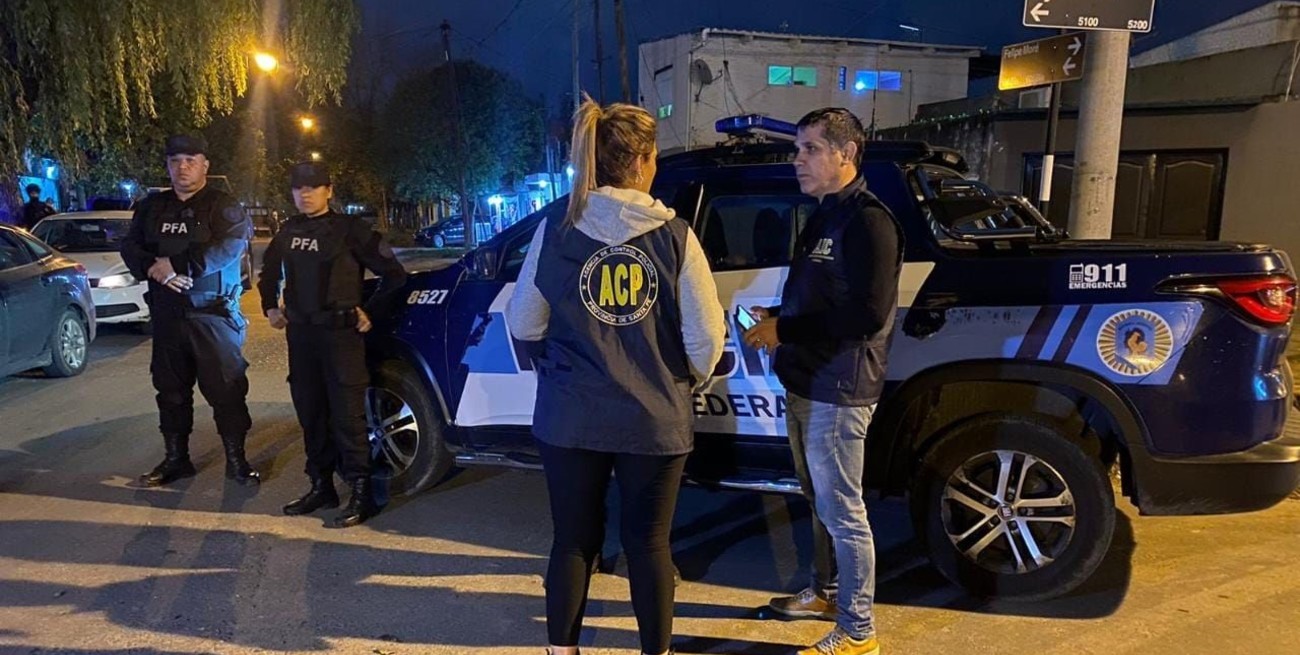 Rosario: allanamientos masivos por las balaceras y amenazas a edificios públicos
