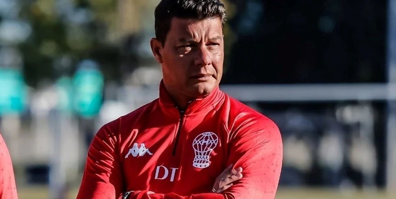 Battaglia renunció a la dirección técnica de Huracán 